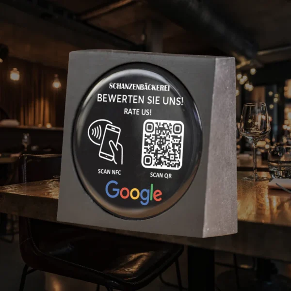 Tischaufsteller mit NFC-QR-Code mit Informationen zur Google-Bewertung